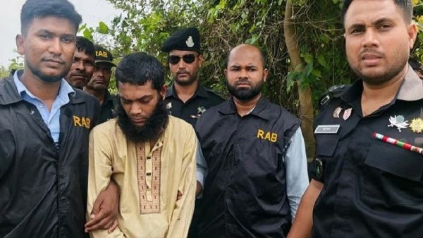 কেরানীগঞ্জে চকলেটের প্রলোভনে ৪ বছরের শিশুকে ধর্ষণচেষ্টা, যুবক গ্রেপ্তার