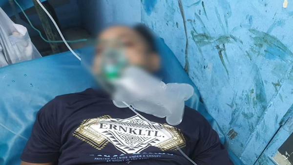 খুলনায় গুলিবিদ্ধ যুবককে ঢাকায় নেওয়ার পথে অ্যাম্বুলেন্সে লক্ষ্য করে আবার গুলি