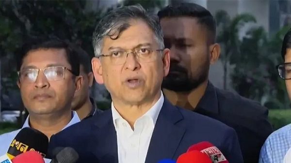 সীমান্তে কাঁটাতারের বেড়া তাদের অভ্যন্তরীণ বিষয় ,সতর্ক বিজিবি : স্বরাষ্ট্রমন্ত্রী