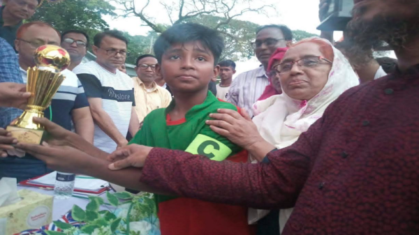 নতুন কুঁড়ি স্পোর্টস সাঁতারে দুই ইভেন্টে প্রথম গোয়ালন্দের ইতি