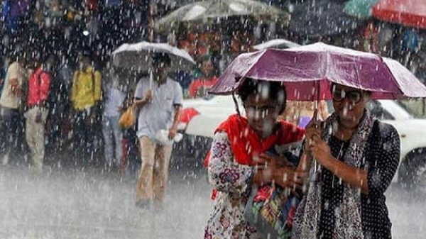 ঢাকায় ঝুম বৃষ্টিতে কমেছে গরম, চার বিভাগে ভারি বর্ষণের পূর্বাভাস