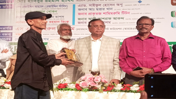 বাংলাদেশ বেতারের খোন্দকার এরফান আলী পেলেন আরজেএফ বেস্ট রিপোর্টিং অ্যাওয়ার্ড