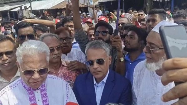 বাউফলে সেতুর সম্ভাব্যতা পরিদর্শনে এসে বিএনপির কর্মী–সমর্থকদের বিক্ষোভের মুখে সেতুমন্ত্রী