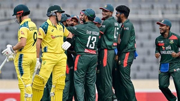 শেষ ওভারের হোয়াইটওয়াশ এড়ালো অস্ট্রেলিয়া