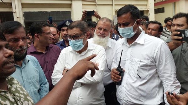 হঠাৎ নোয়াখালী জেনারেল হাসপাতাল পরিদর্শনে গিয়ে ক্ষুব্ধ স্বাস্থ্যমন্ত্রী, তত্ত্বাবধায়ক প্রত্যাহার