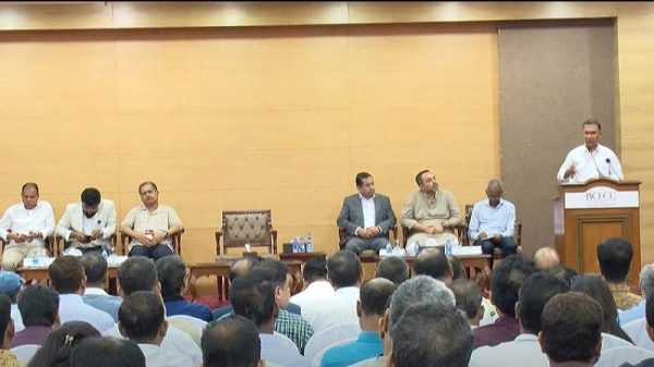দল নয়, দেশের জন্য ইতিবাচক কাজ করার আহ্বান প্রধানমন্ত্রীর
