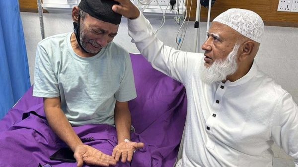 রামিসার বাবাকে দেখতে হাসপাতালে জামায়াত আমির ডা. শফিকুর রহমান