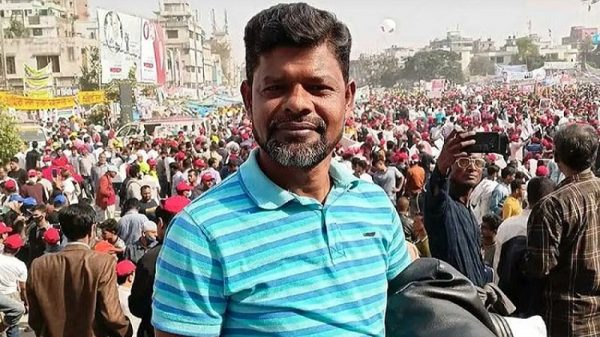 বিএনপি নেতাকে নিজ বাসার সামনেই কোপালো দুর্বৃত্তরা
