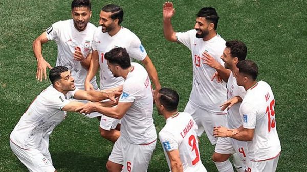 যুক্তরাষ্ট্রের লস অ্যাঞ্জেলেসের ড্রেসিংরুমে চিঠি রেখে গেল ইরান ফুটবল দল