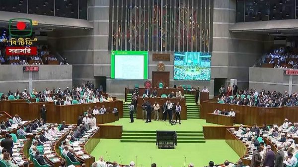 ক্ষুদ্র ব্যবসায়ীদের পথের ফকির বানানোর বাজেট ববললেন এনসিপির এমপি আখতার