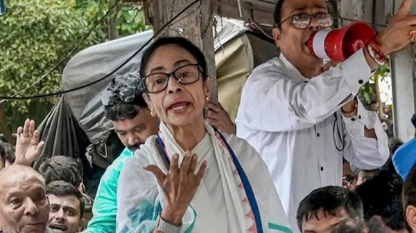 হত্যাকাণ্ড নিয়ে আমি মুখ খুললে বাংলাদেশ উত্তাল হয়ে যাবে: মমতা