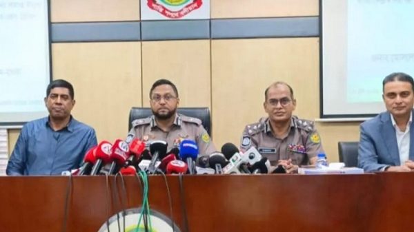 পুলিশের কেউ ট্রাফিক আইন অমান্য করলে ব্যবস্থা : ডিএমপি কমিশনার
