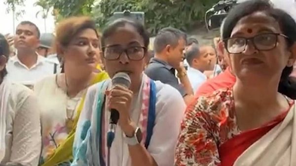 ওসমান হাদি হত্যাকাণ্ড নিয়ে বক্তব্যের জেরে মমতার বিরুদ্ধে মামলা