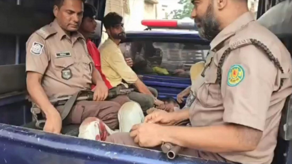 মোহাম্মদপুরে ছিনতাইকারী ধরতে গিয়ে হামলায় ওসি-এসআই আহত, আটক ৪