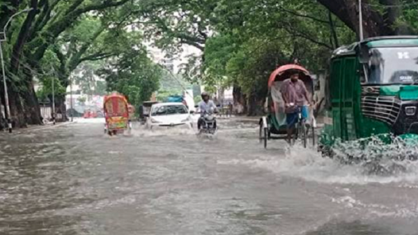 দিনভর বৃষ্টিতে ডুবল ঢাকা, ভোগান্তিতে রাজধানীবাসী
