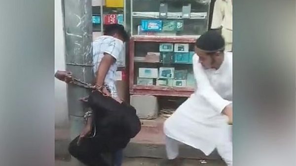 নারায়ণগঞ্জে ছিনতাইকারী আখ্যা দিয়ে যুবককে খুঁটিতে বেঁধে পিটিয়ে হত্যার অভিযোগ