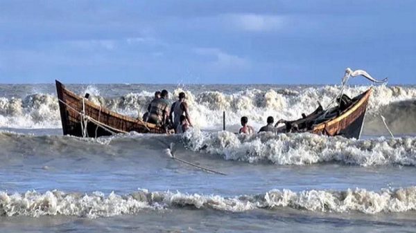 বঙ্গোপসাগরে মাছ ধরার দুই ট্রলারডুবিতে নিখোঁজ ২