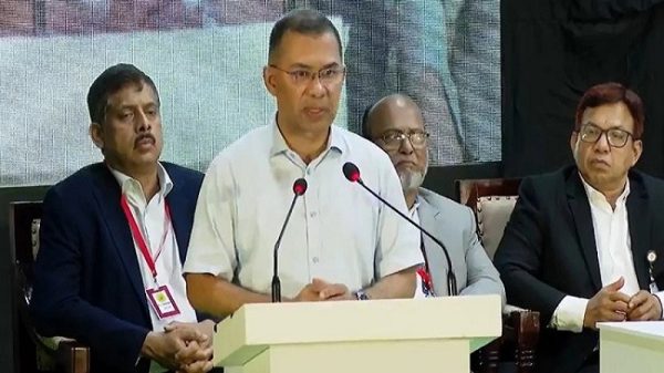 এক লাখ স্বাস্থ্যকর্মী ও ২৫ হাজার ধাত্রী নিয়োগ দেবে সরকার: প্রধানমন্ত্রী