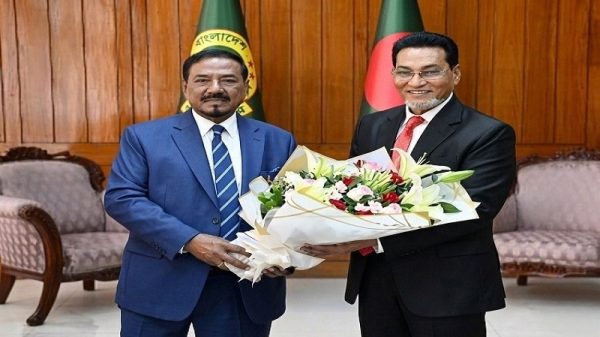 চিফ হুইপ নূরুল ইসলাম মনির ফুলেল শুভেচ্ছায় সিক্ত ভারপ্রাপ্ত রাষ্ট্রপতি হাফিজ উদ্দিন