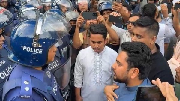 হবিগঞ্জে নসিপির গাড়িবহর আটকে দিলো পুলিশ, নেতাদের সঙ্গে ধাক্কাধাক্কি