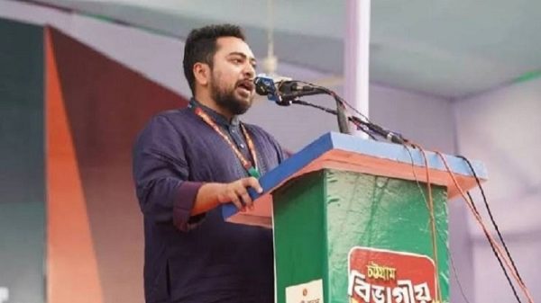 বালুর ট্রাক দিয়ে রাস্তা আটকে রাখা শেখ হাসিনার কপি: নাহিদ ইসলাম