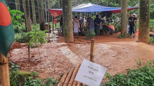 সোহরাওয়ার্দী উদ্যানের সেই 'নামাজের জায়গাসহ' অবৈধ স্থাপনা উচ্ছেদ