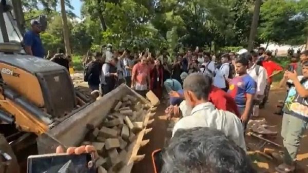 সোহরাওয়ার্দী উদ্যানে অবৈধ সব স্থাপনা উচ্ছেদ করল কর্তৃপক্ষ