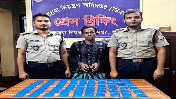 পাবনায় ১৩ হাজার ৮০০ পিস ইয়াবাসহ আটক