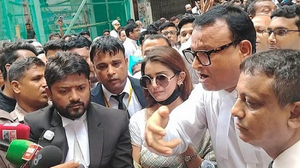 শাড়ি ‘কেলেঙ্কারি’: আত্মসমর্পণ করে জামিন পেলেন তানজিন তিশা
