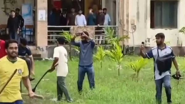 নোবিপ্রবি ছাত্রদলের দুপক্ষের সংঘর্ষ, ভিডিও করায় দুই সাংবাদিককে হেনস্তার অভিযোগ