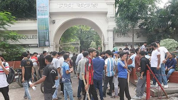 ঢাকা কলেজে ছাত্রদল-শিবিরের সংঘর্ষ, আহত অন্তত ২৭