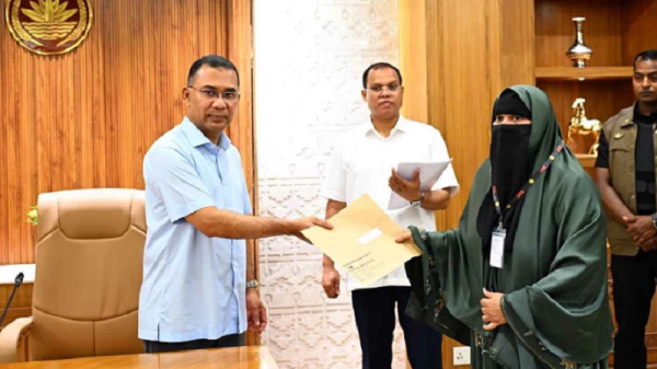 জুলাইয়ের শহীদ ও আহত ১০ পরিবারের সদস্যদের নিয়োগপত্র দিলেন প্রধানমন্ত্রী