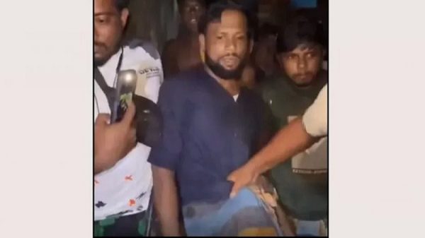 পরকীয়া প্রেমিকার ঘরে আপত্তিকর অবস্থায় জামায়াত কর্মী আটক