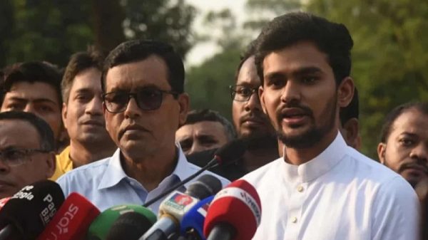 ভারত শেখ হাসিনাকে আর রাখতে চাইছে না : আসিফ মাহমুদ