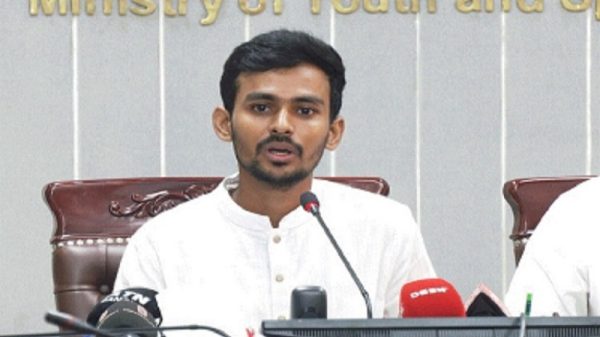 সরকার হাসিনাকে দাবার ঘুঁটি হিসেবে ব্যবহার করছে : আসিফ মাহমুদ