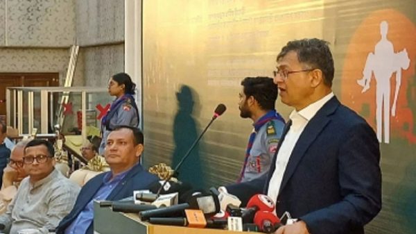 ‘হাসিনা কার্ড’ খেলবেন আবার বন্ধুত্ব চাইবেন, দুটো বিপরীতমুখী: ভারতকে স্বরাষ্ট্রমন্ত্রী
