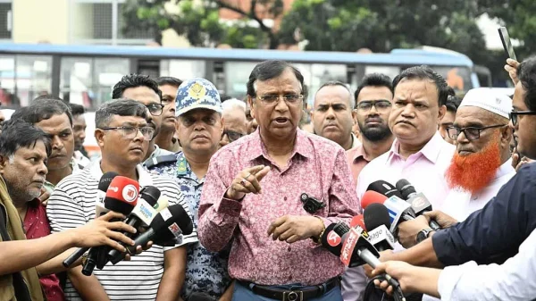 মূল সড়কে হকার বসলে তাৎক্ষণিক আইনি ব্যবস্থা: ডিএসসিসি প্রশাসক