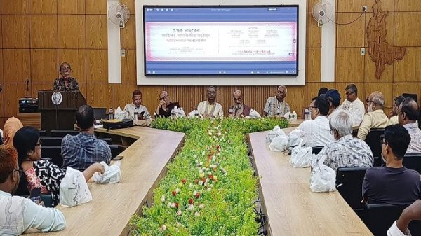 জামালপুরে অনুষ্ঠিত ১৭৫ বছরের সাহিত্য-সাময়িকী আলোচনা