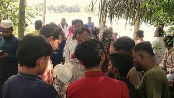 পাবনায় ডোবায় গোসলে নেমে তিন শিশুর মৃত্যু