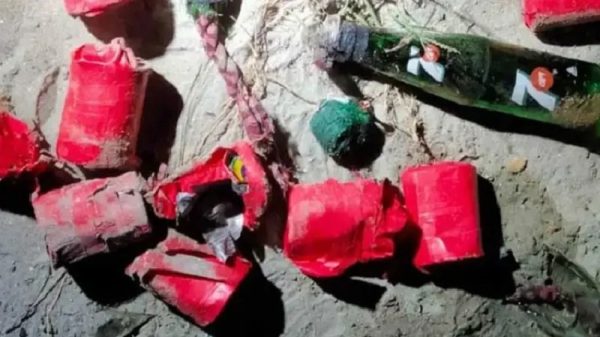 আগারগাঁওয়ের পুরনো বাণিজ্যমেলার মাঠ থেকে ১৫ ককটেল উদ্ধার