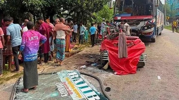ময়মনসিংহে বাসের ধাক্কায় নিহত ৭ জনের পরিচয় শনাক্ত