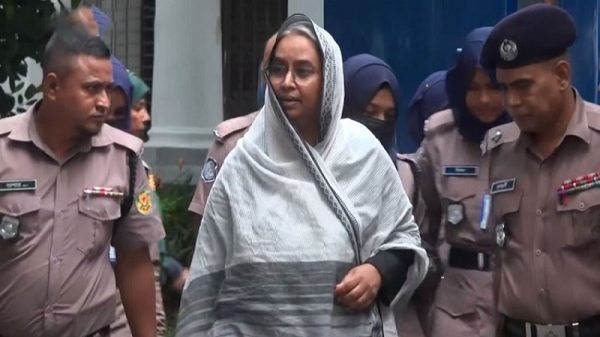 মেডিকেল পরীক্ষার জন্য ঢামেক হাসপাতালে দীপু মনি
