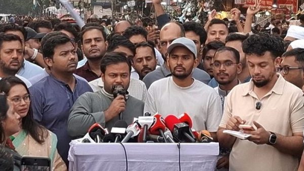 স্বরাষ্ট্রমন্ত্রীর পদত্যাগ দাবি আসিফ মাহমুদের