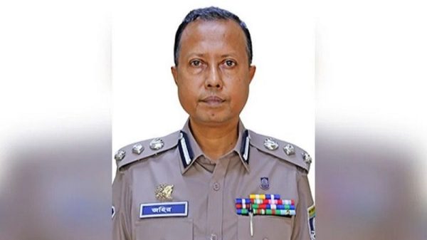 নিজ বাড়িতে মাদক ও জুয়ার আসর: অতিরিক্ত ডিআইজি জহিরকে প্রত্যাহার