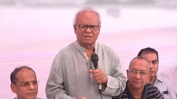 ক্রসফায়ার নিয়ে আইজিপির বক্তব্য সরকারকে বিব্রত করেছে: রিজভী