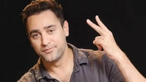 ইমরান খানের ‘ভারত ছাড়ার নির্দেশ’ স্থগিত করলেন আদালত