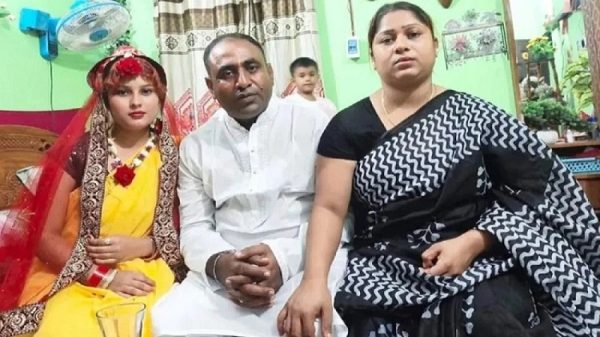 শ্যালিকাকে বিয়ে, মুখে চুনকালি মাখিয়ে যুবক ও তার দুই স্ত্রীকে এলাকাছাড়া করল গ্রামবাসী