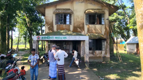 নেত্রকোনায় গ্রামীণ ব্যাংক অফিসে অগ্নিকাণ্ড: পুড়ে গেল মোটরসাইকেল ও নথিপত্র