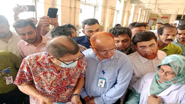 মমেক হাসপাতালে অব্যবস্থাপনায় ক্ষুব্ধ স্বাস্থ্যমন্ত্রী, দ্রুত তদন্তের নির্দেশ