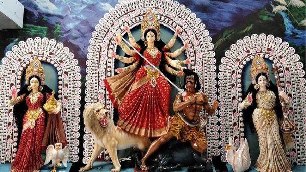 এ বছর দুর্গার ঘোড়ায় চড়ে মর্ত্যে আগমন,ঘোড়ায় আগমন আর নৌকায় বিদায়